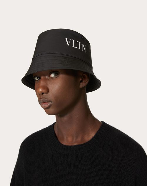 Vltn Bucket Hat for Man in Black/white | Valentino US