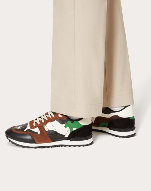 Camouflage Rockrunner Sneaker Man in Blue/black | Valentino US