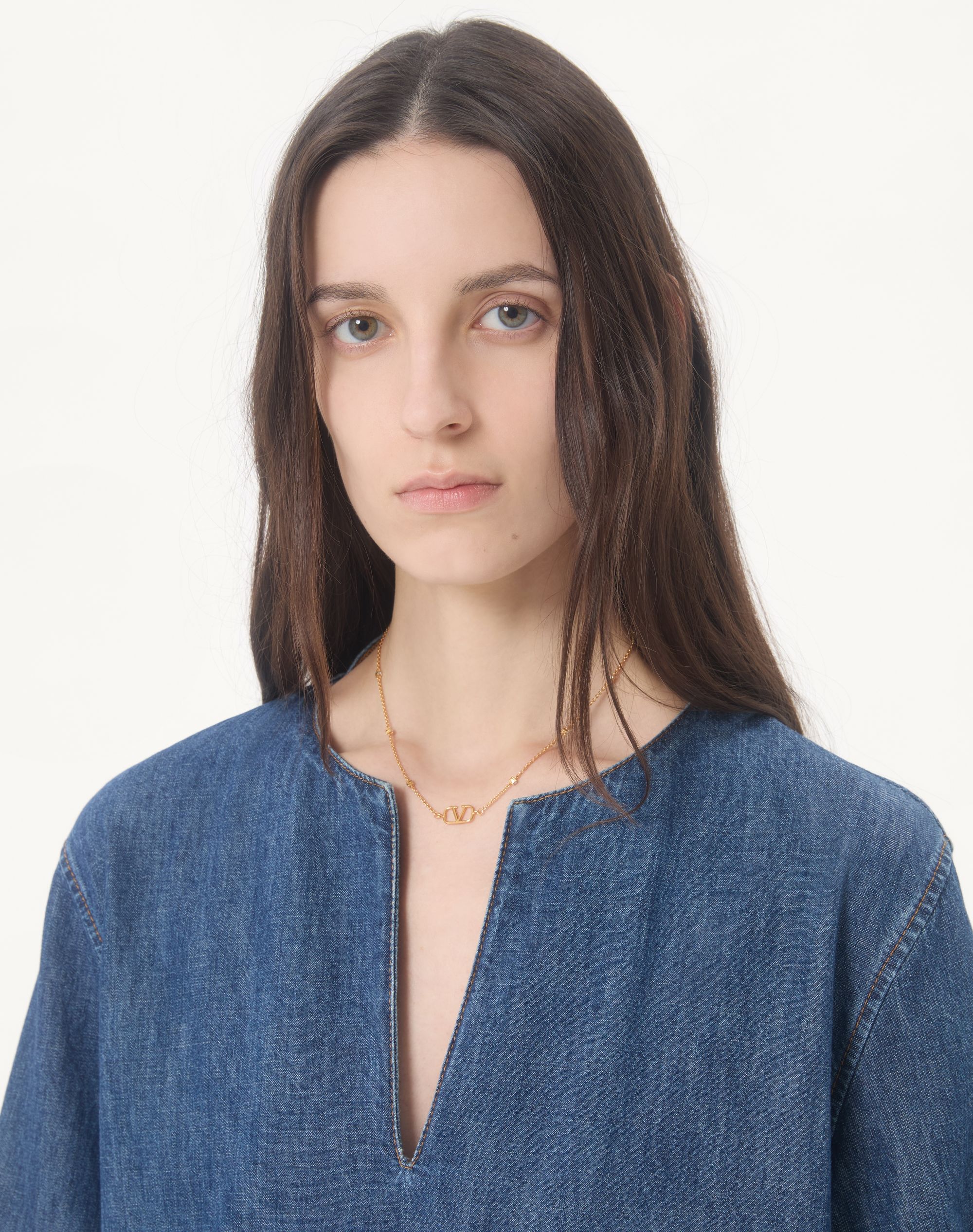 ミニ Vロゴ シグネチャー メタル X スワロフスキー®クリスタル