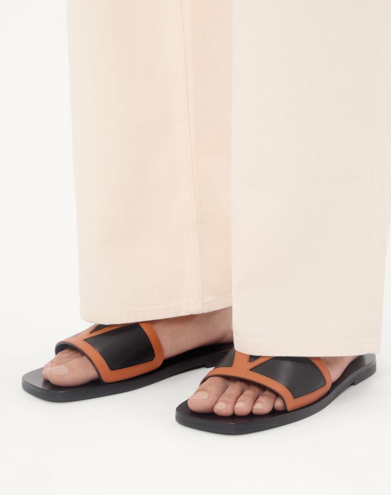 Valentino Garavani Viva Superstar Slide Sandal In Nappa Leather Man Black/Roasted Pecan 43