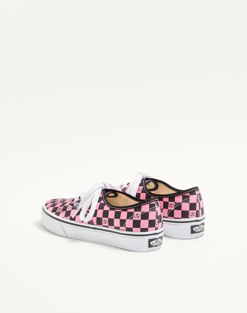 Valentino Garavani - Baskets Basses Valentino Garavani and vans En Tissu À Imprimé Vlogo Checkerboard - Pink Orchid/noir - Femme - Baskets