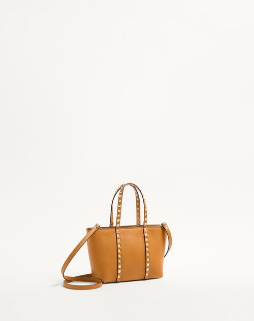 Valentino Garavani - Valentino Garavani Rockstud Small Shopping Bag In Grainy Calfskin - Golden Cuir - Woman - Valentino Garavani Rockstud