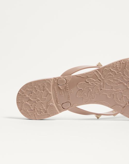 Valentino Garavani - Rockstud Rubber Slipper - Poudre - Woman - Slides And Thongs