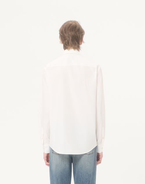 Valentino - Camicia A Maniche Lunghe Valentino In Popeline Di Cotone Con Patch Farfalla Ricamata - Bianco/ Nero - Uomo - Camicie