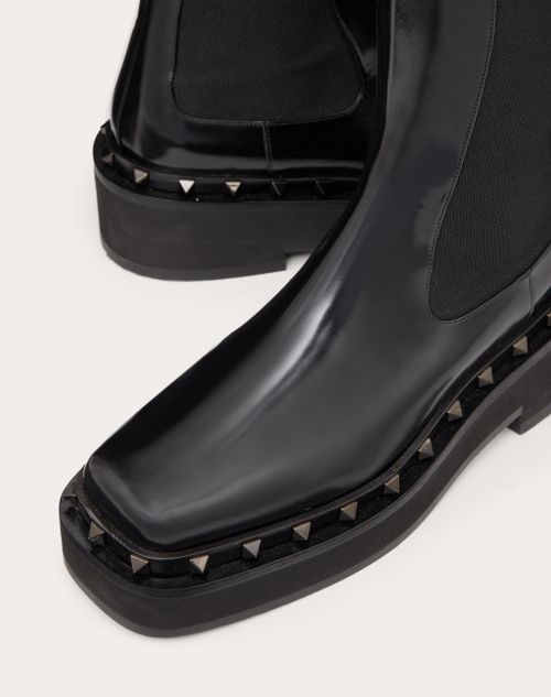 M-WAY ROCKSTUD BEATLE IN CALFSKIN WITH TONE-ON-TONE STUDS 50 MM
