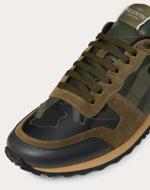 Camouflage Rockrunner Sneaker for Man in Grey/black | Valentino CH