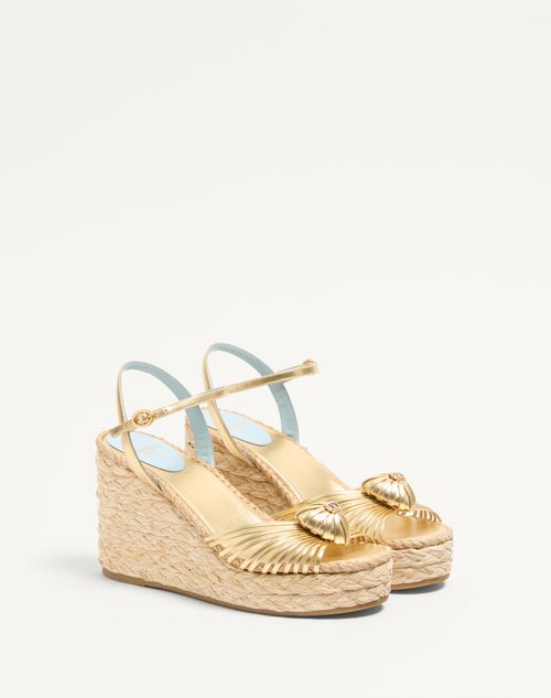 Valentino Garavani - Royal Wedge Sandal In Laminated Nappa Leather 100mm - Antique Brass - Woman - Shelf - W Shoes - Sandal Royal