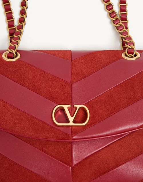 Valentino Garavani - Borsa Media Con Catena Valentino Garavani Djuna In Suede E Nappa Motivo Chevron - Rosso - Donna - Borse A Spalla