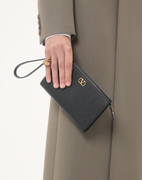 Valentino Garavani - Pouch Vlogo Signature Valentino Garavani In Vitello Granato - Nero - Uomo - Clutches E Pouch