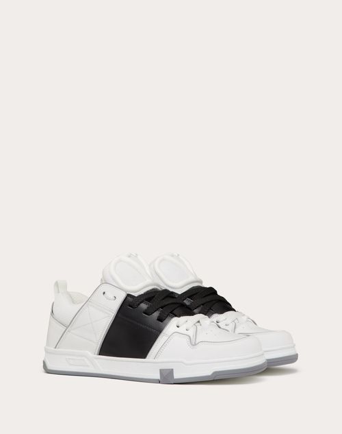visuel der kig ind Open Skate Calfskin And Fabric Sneaker for Man in White/ Black | Valentino  US
