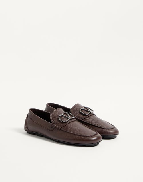 Valentino Garavani - Vlogo Signature Grainy Calfskin Driving Shoe - Fondant - Man - Loafers And Driver