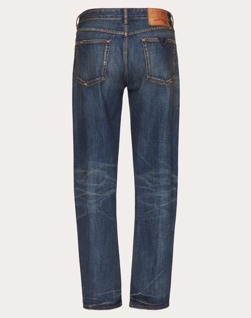 Valentino - Pantalon En Denim Avec Élément V Métallisé - Denim - Homme - Shelf - Mrtw - Pre Ss24 Vdetail+denim Toile Iconographe