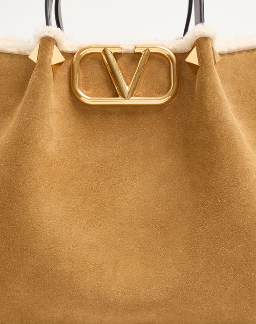 Valentino Garavani - Valentino Garavani Medium Suede Shopping Bag With Sheepskin Lining - Havana Beige - Woman - Totes
