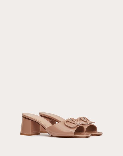 Valentino Garavani - Sandalia Sin Talón De Charol Con El Vlogo Signature Y Tacón De 60 mm - Rose Cannelle - Mujer - Sandalias