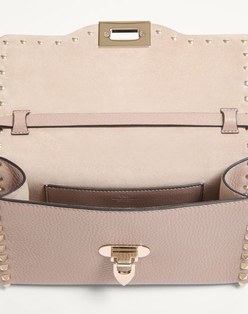 Valentino Garavani - Bolso Bandolera Pequeño Rockstud De Piel De Becerro Granulada - Poudre - Mujer - Bolsos De Hombro