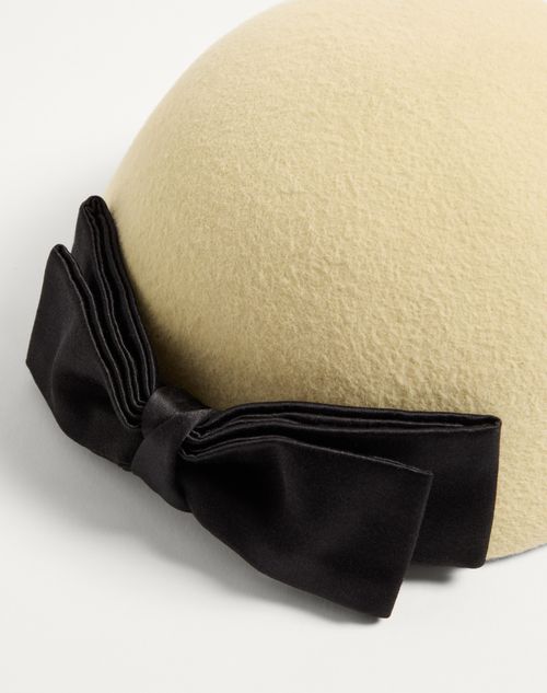 - Cream/black