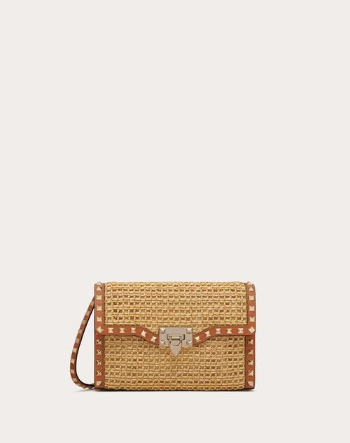 Valentino Garavani - Bolso De Hombro Pequeño Rockstud De Rafia Tejida - Natural/almendra - Mujer - Bolsos De Hombro