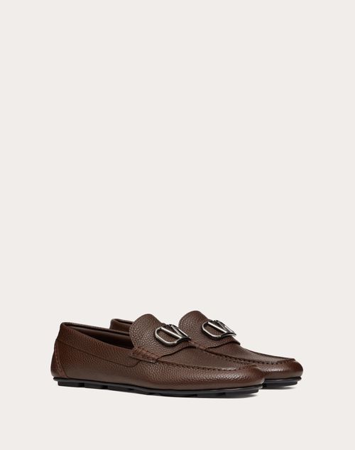 Valentino Garavani - Mocasines De Cuero De Becerro Granulado Con El Vlogo Signature - Fondant - Hombre - Loafers & Oxford