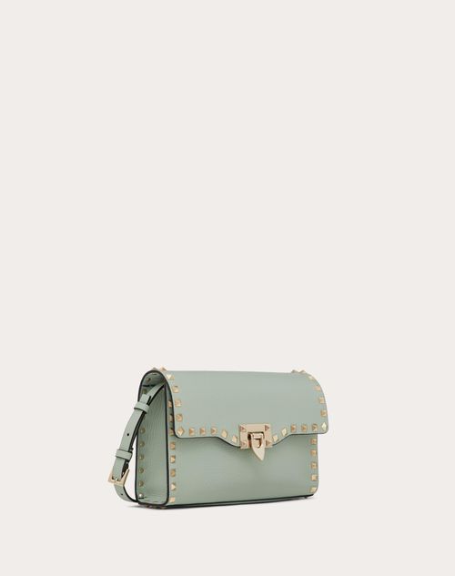 KLEINE CROSSBODY BAG ROCKSTUD AUS GEKÖRNTEM KALBSLEDER