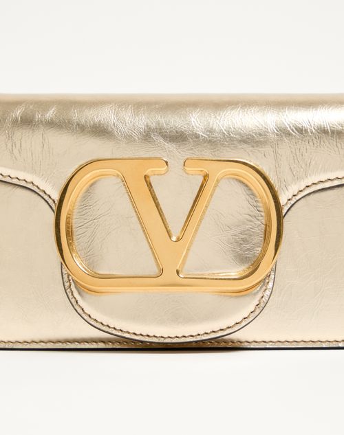 Valentino Garavani - Bolso Pequeño De Hombro Valentino Garavani Locò De Cuero Metalizado De Becerro - Platino - Mujer - Bolsos De Hombro