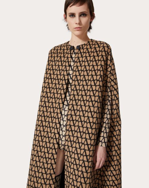 Toile Iconographe Wool Cape in Black - Valentino