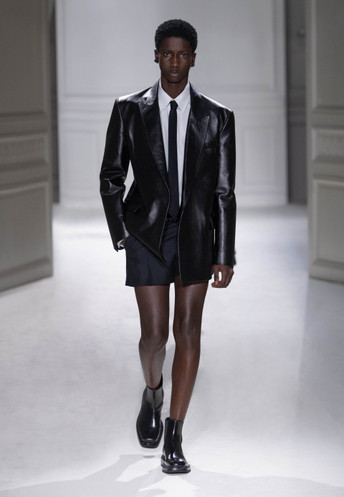 Valentino Black Tie Fall/ Winter 2023-24 Collection fashion show ...