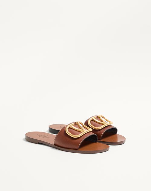 Valentino Garavani - Vlogo Signature Slide Sandal In Grainy Cowhide With Accessory - Tan - Woman - Shoes