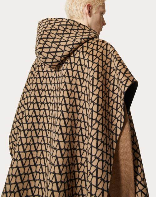 Reversible Doublefaced Wool Cape With Hood And Toile Iconographe