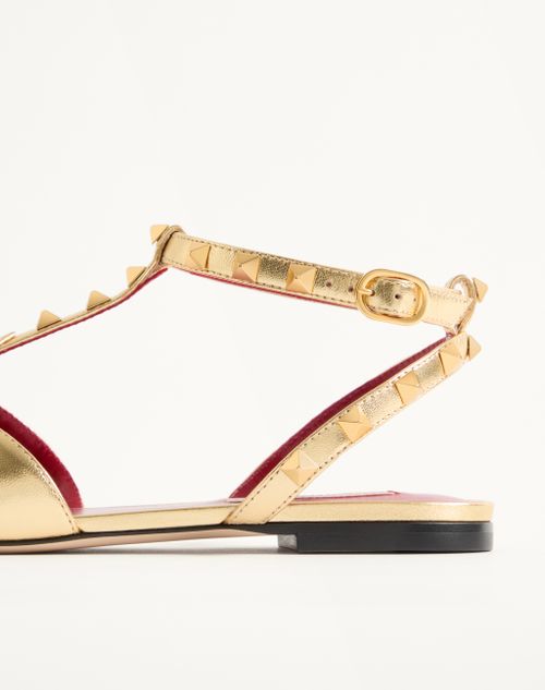 Valentino Garavani - Sandalo Studdy In Nappa Laminata 05mm - Antique Brass - Donna - Sandali