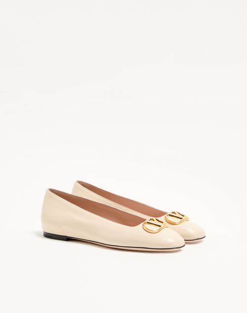 Valentino Garavani - Vlogo Signature Ballerina In Nappa - Butter - Woman - Ballerinas