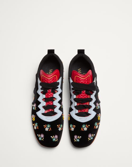 Valentino Garavani - ZAPATILLA CHROMATHON DE TERCIOPELO CON BORDADO FLORAL - Negro - Mujer - Sneakers