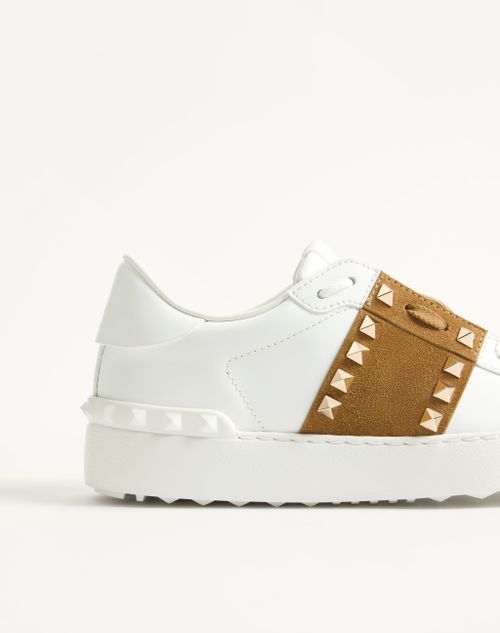 Valentino Garavani - Rockstud Untitled Sneaker In Calfskin With Split Leather Band - White/havana Beige - Woman - Trainers