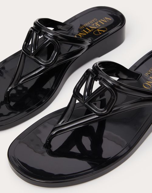 Vlogo Signature Rubber Thong Sandal for Woman in Black | Valentino US