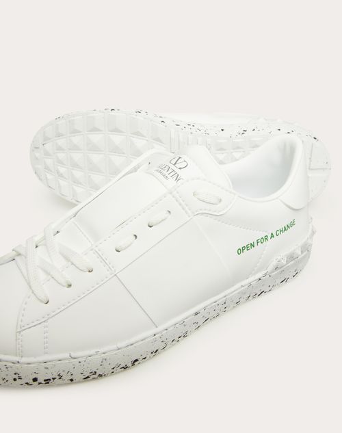 one stud sneaker