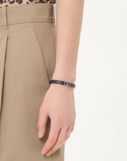 Valentino Garavani - Vlogo Signature Grainy Calfskin Bracelet - Black - Man - Jewelry