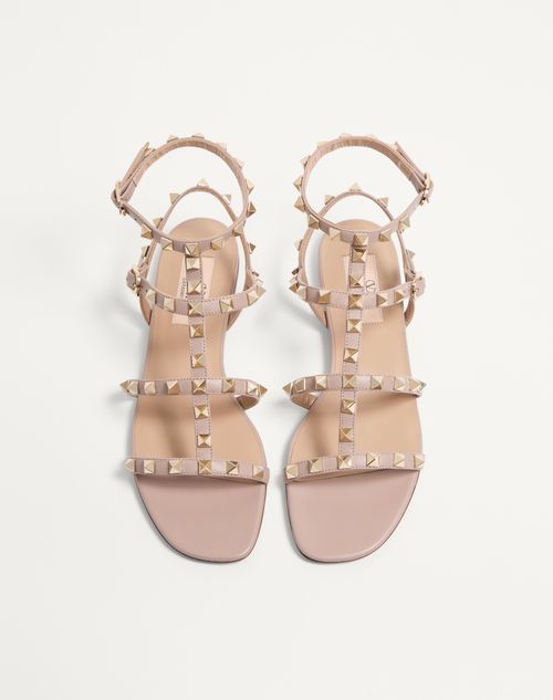 ‼️emu‼️VALENTINO サンダル Rockstud Flat Calfskin Sandal With Straps for Woman in Skin