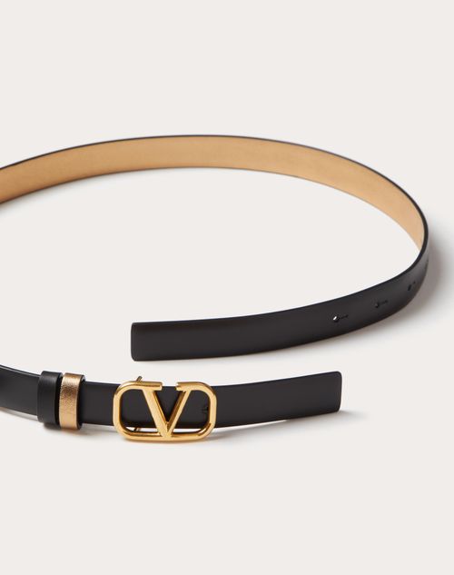 Valentino Garavani - Vlogo Signature Reversible Belt In Shiny And Metallic Calfskin 20mm - Black/dark Antique Brass - Woman - Belts