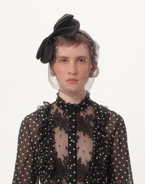 Valentino Garavani - Vロゴ シグネチャー シルク X ポワンデスプリチュール リボン & ベール ヘッドバンド - ブラック/アイボリー - ウィメンズ - ヘアーアクセサリー