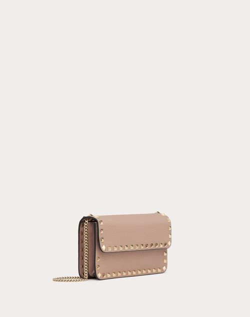 Rockstud Grainy Calfskin Chain Pouch for Woman in Black | Valentino US