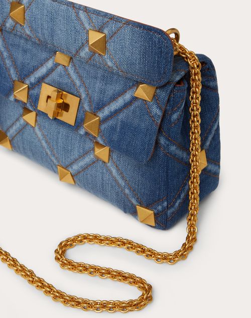 Medium Roman Stud The Shoulder Bag In Denim With Chain for in Denim | Valentino US