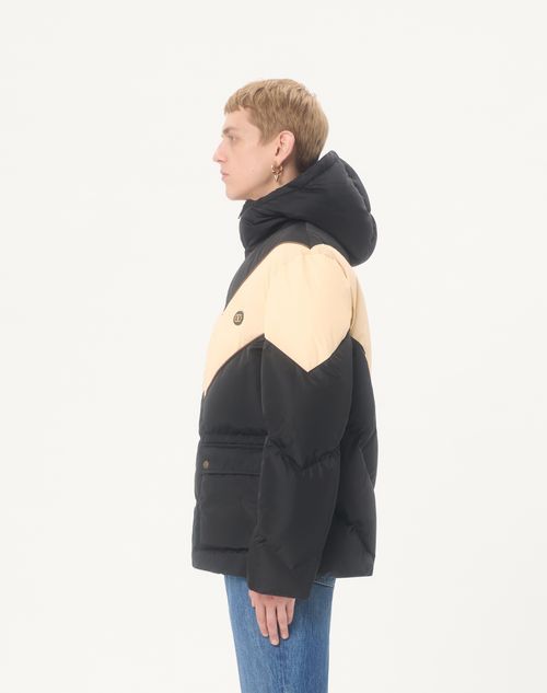 Valentino - Valentino Hooded Down Jacket In Lightweight Nylon With Inlaid V And Vlogo Patch - Black/butter - Man - Outerwear