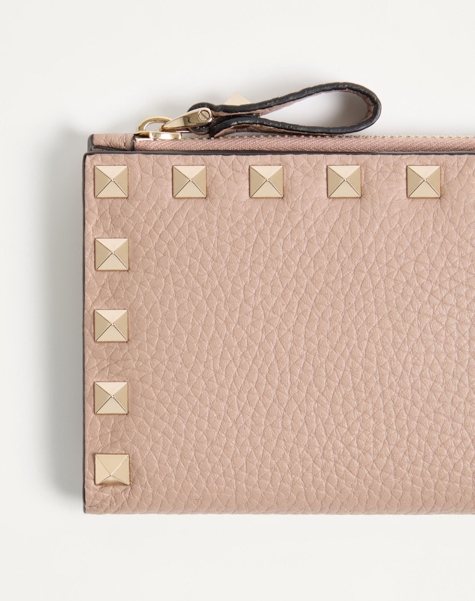 발렌티노 락스터드 그레이니 카프스킨 지퍼 카드홀더 7W2P0605VSH_P45