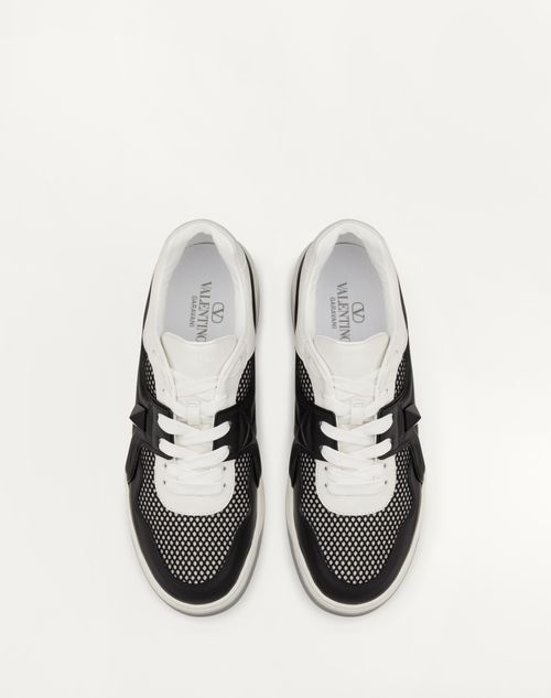  - Black/white