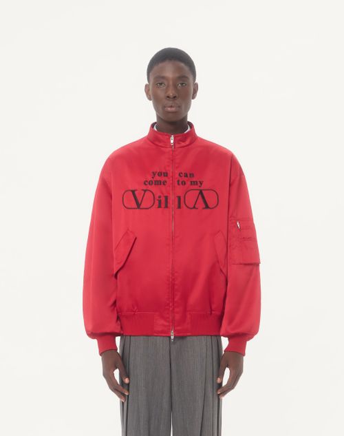 Valentino - 발렌티노 '유 캔 컴 투 마이 빌라' 엠브로이더리 나일론 새틴 보머 재킷 - 레드 - 남성 - 재킷 & 다운 재킷