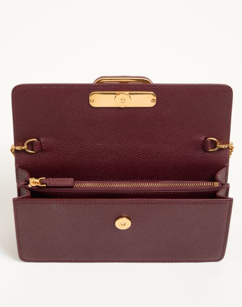 Valentino Garavani - Vlogo Signature Grainy Calfskin Wallet With Chain - Maroon - Woman - Wallets And Small Leather Goods