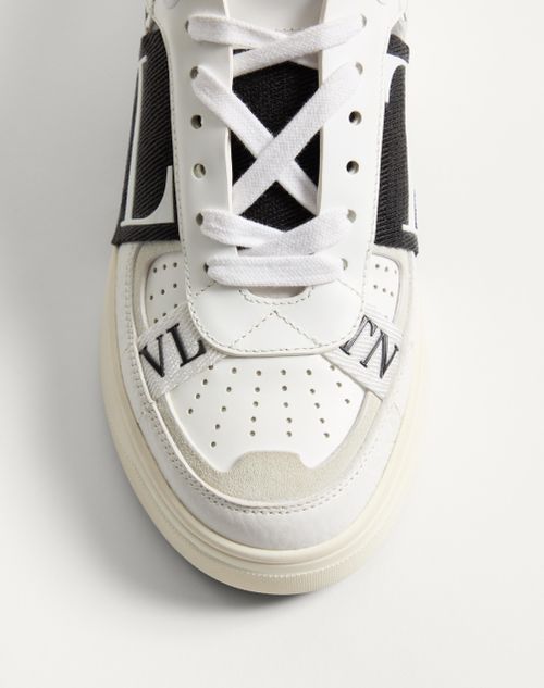  - White/ Black