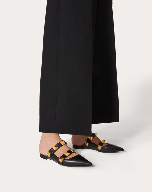 Roman Stud Flat Mule In Calfskin For Woman In Black | Valentino US