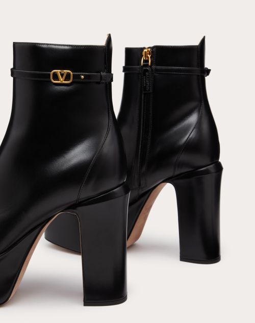 Fitted high-heel platform ankle boots. - Shoes - Women