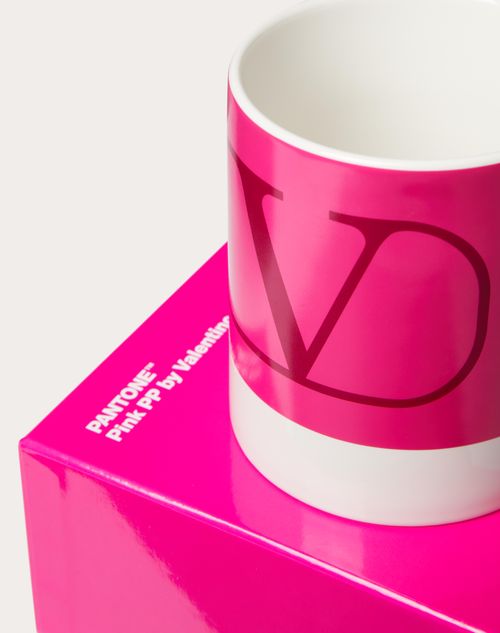 https://valentino-cdn.thron.com/delivery/public/image/valentino/a31203e2-a276-4f54-ae57-db08cc7daf92/ihqstx/std/500x0/PINK-PP-PANTONE-X-VALENTINO-MUG?quality=80&size=35&format=auto