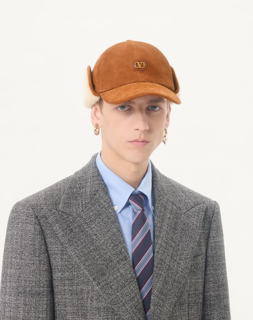 Valentino Garavani - Valentino Garavani Vlogo Signature Baseball Cap In Suede And Sheepskin - Brown/butter - Man - Hats And Gloves